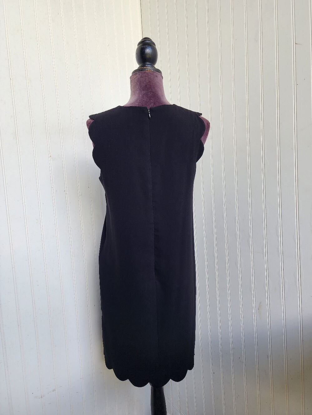 CeCe Women's Sheath Dress Scalloped Hem Lined Black Sleeveless Zip Back Sz 4 - Picture 5 of 11